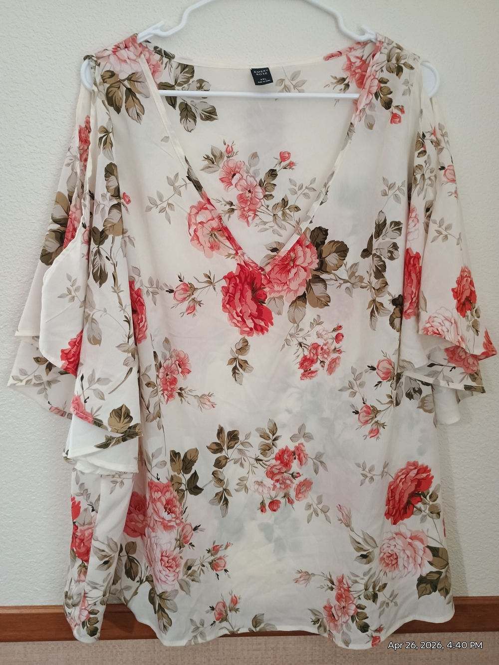 Emery Rose- Ladies Floral V-Neck Blouse  Split Sleeves- Cream with Orange Roses